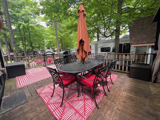 DOT aluminum table and 6 chairs with cushions