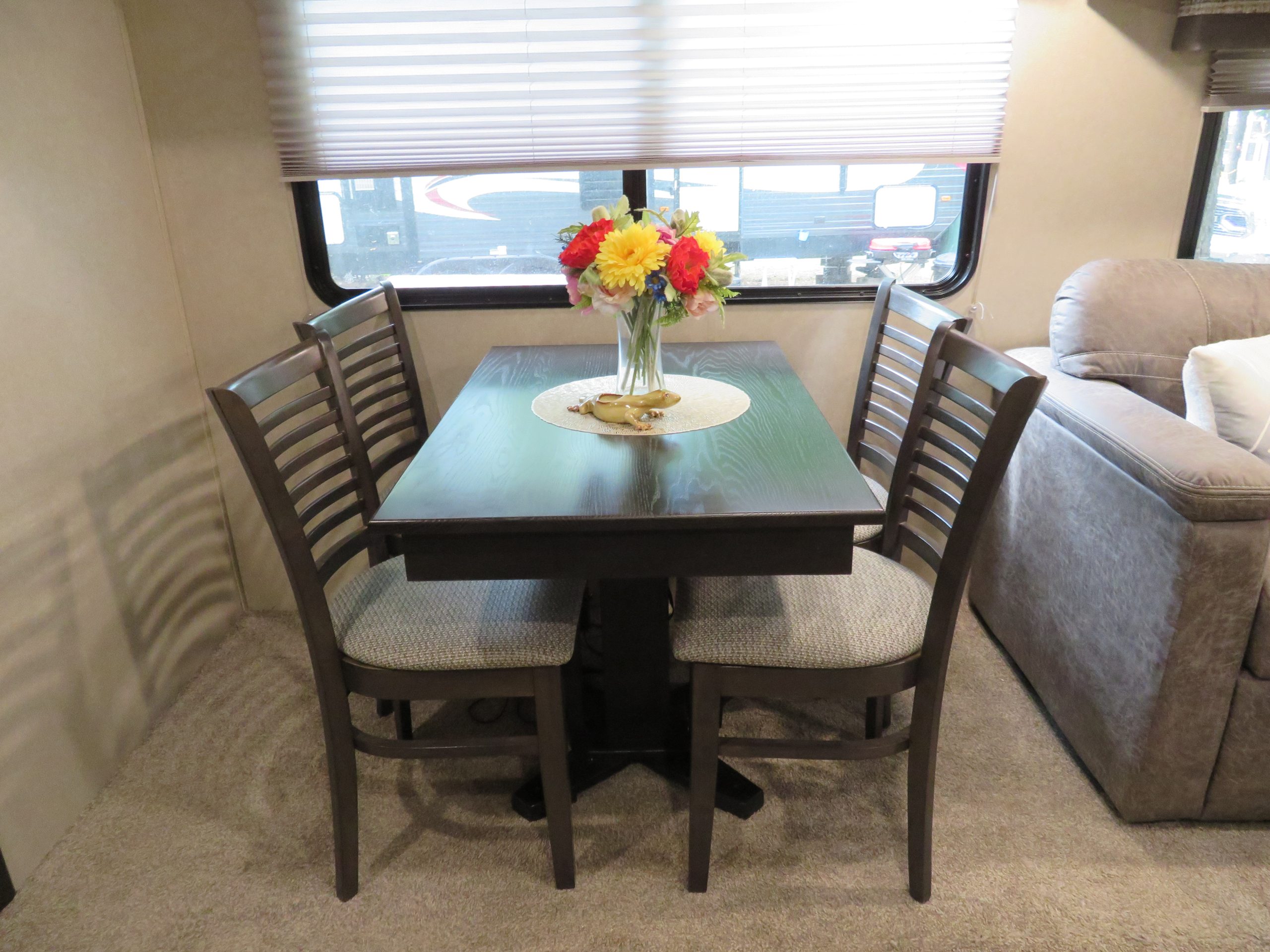 Modern table & 4 chairs